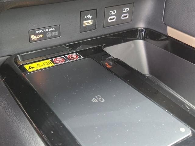 Certified Used 2025 WIND CHILL PEARL Toyota  image 12