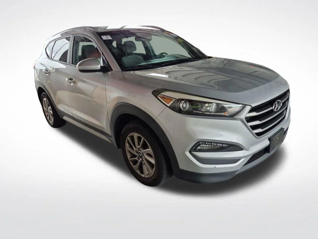 Used 2018 Silver Hyundai SEL image 3