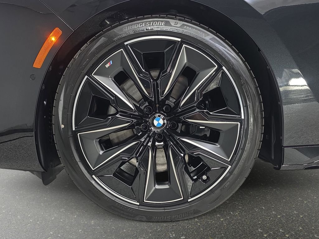 2026 BMW 7 Series 760i - Photo 32