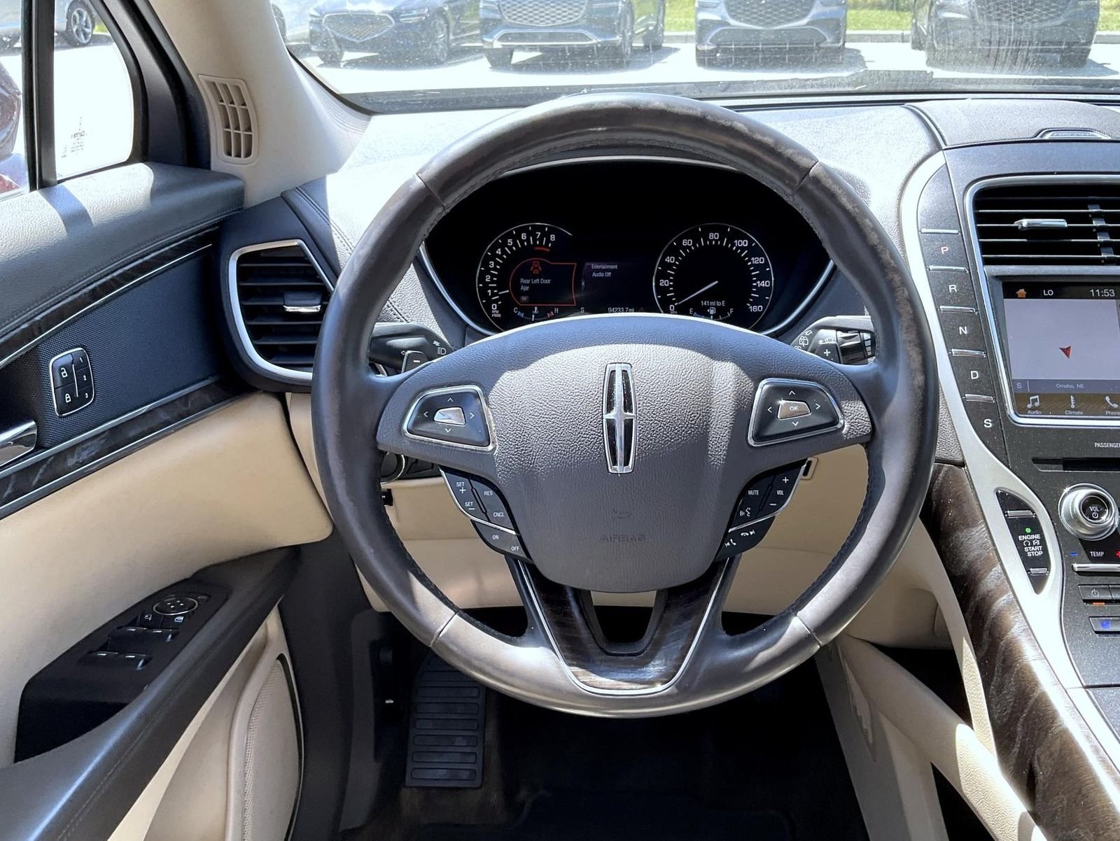 Used 2017 Red Lincoln Reserve image 11