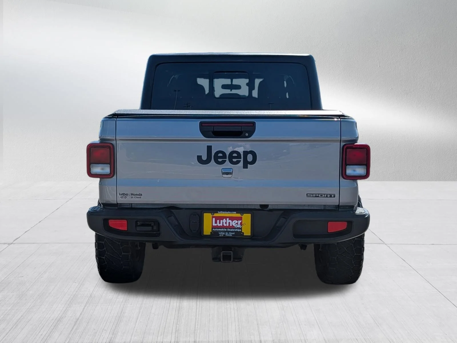 Used 2020 Billet Silver Metallic Clearcoat Jeep Sport S image 6