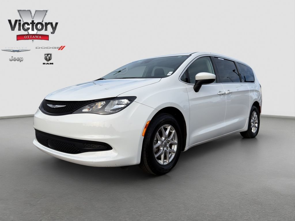 2023 Chrysler Voyager LX's photo