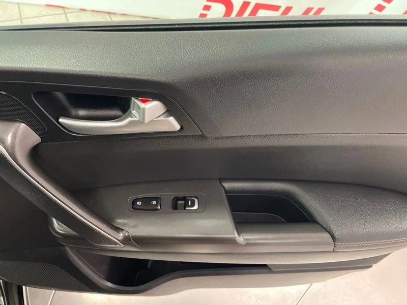 Used 2021 Red Kia S image 13