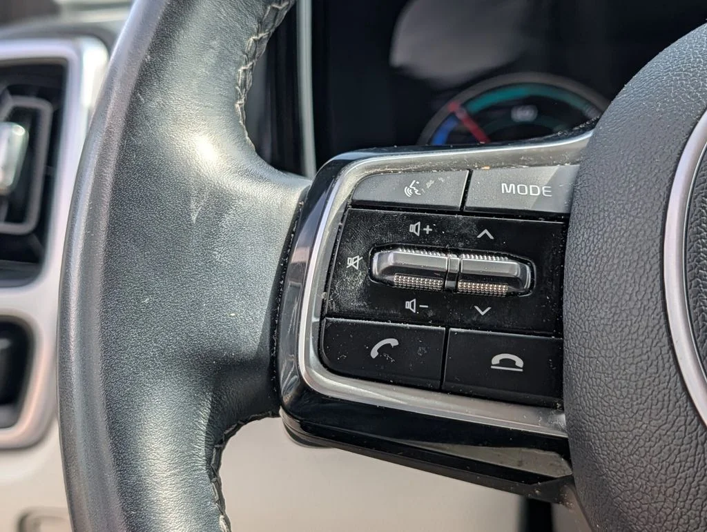 Used 2023 White Kia EX image 18