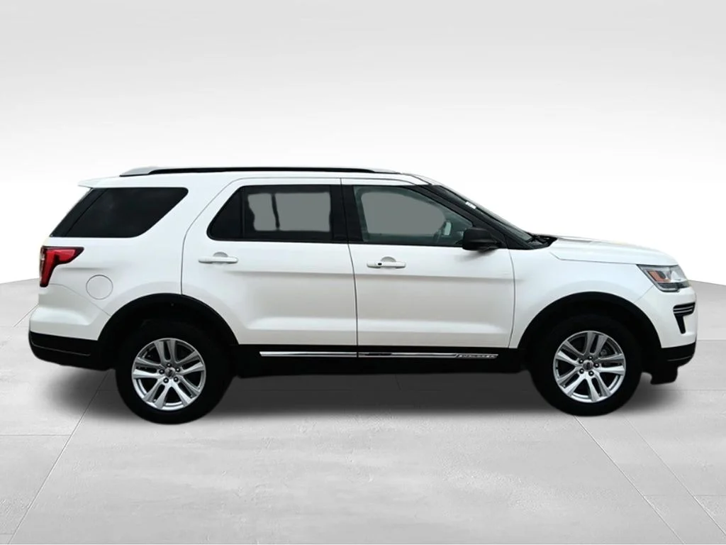 Used 2019 White Platinum Metallic Tri-Coat Ford XLT image 8