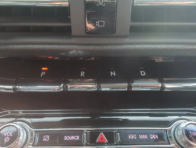 Used 2021 White Lincoln Standard image 28