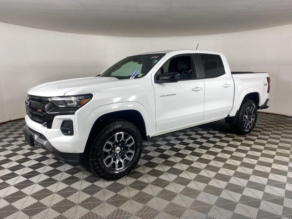 New 2026 Summit White Chevrolet Z71 image 3