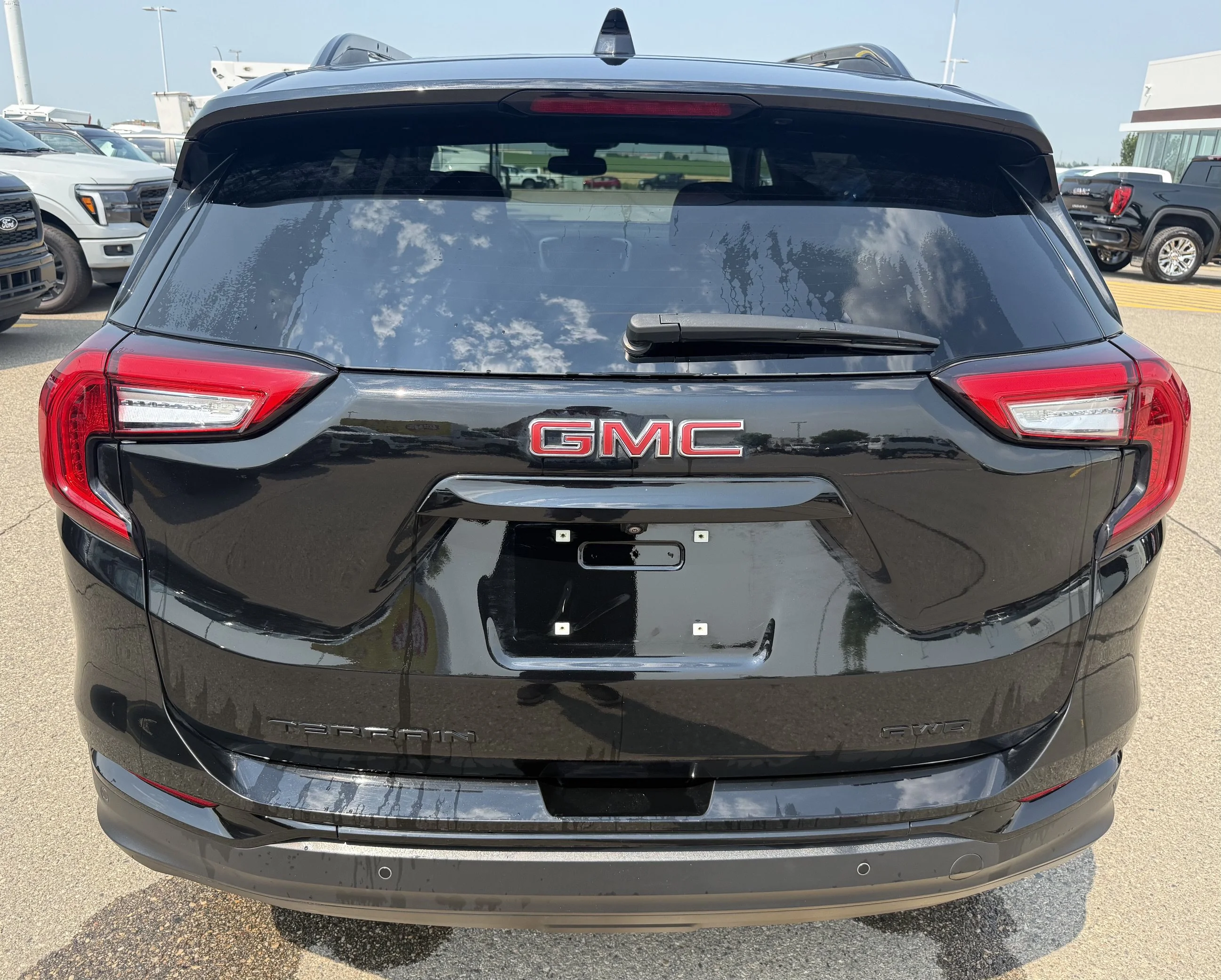 Used 2023 BLACK GMC SLE AWD **New Arrival** image 4