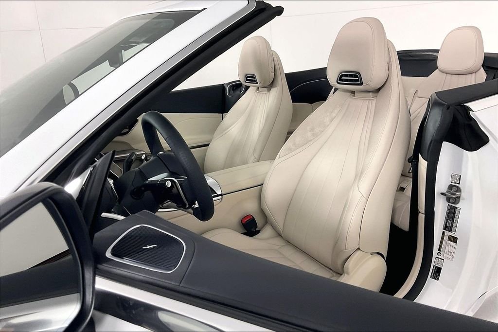 New 2027 MANUFAKTUR Moonlight White Metallic Mercedes-Benz AMG® CLE 53 4MATIC+ Cabriolet image 9