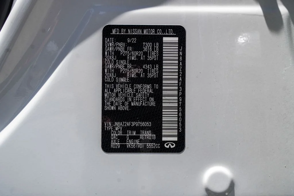 Used 2023 White INFINITI LUXE image 42