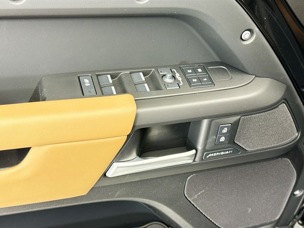 New 2026 Santorini Black Land Rover S image 21