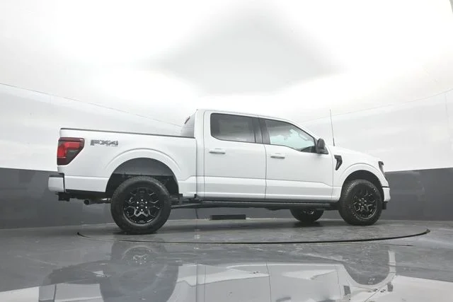 New 2026 Oxford White Ford XLT image 38