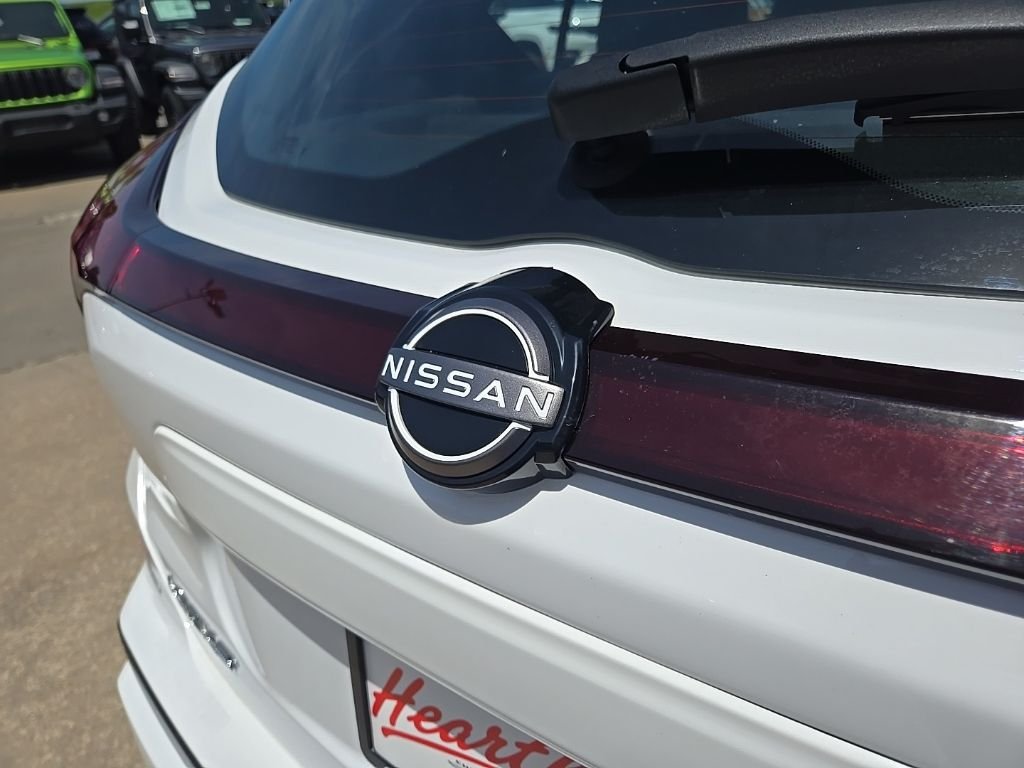 Used 2024 White Nissan SR image 23