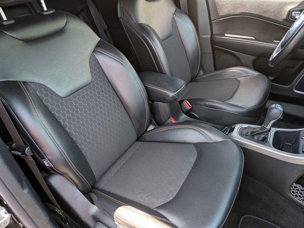 Used 2019 Black Jeep Latitude image 31