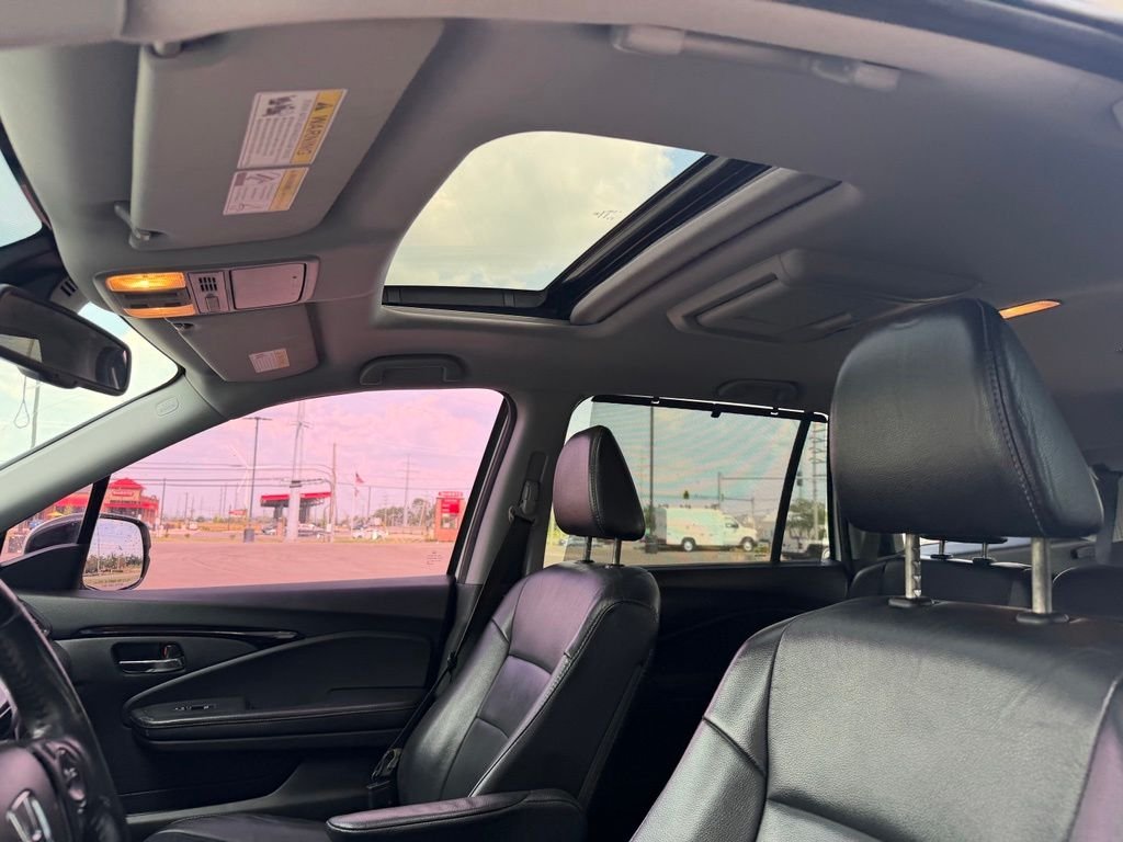 Used 2018 White Honda Touring image 14
