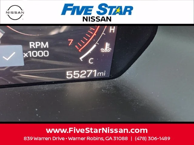 Used 2024 White GMC Elevation image 27