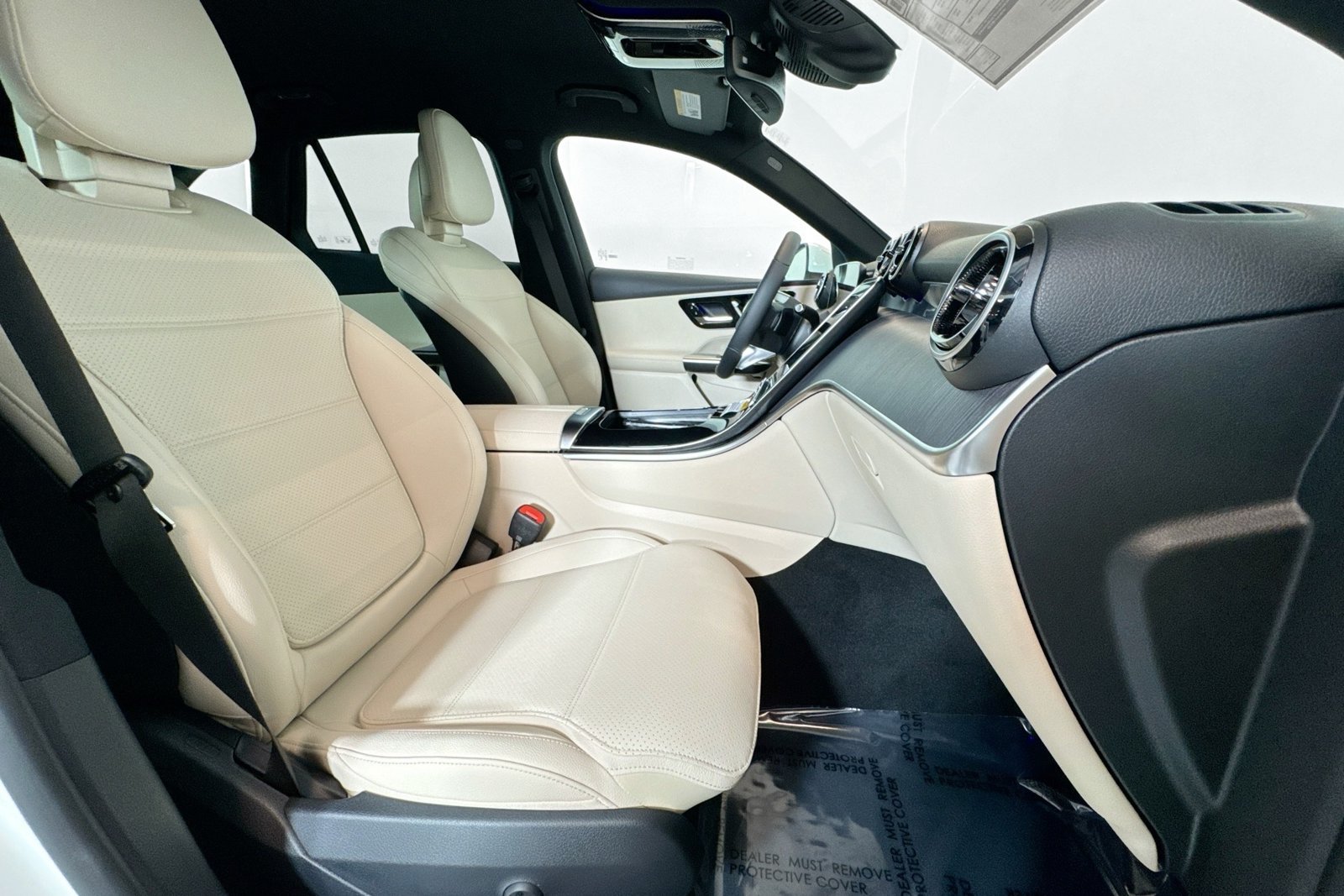 New 2026 Polar White Mercedes-Benz GLC 300 image 25