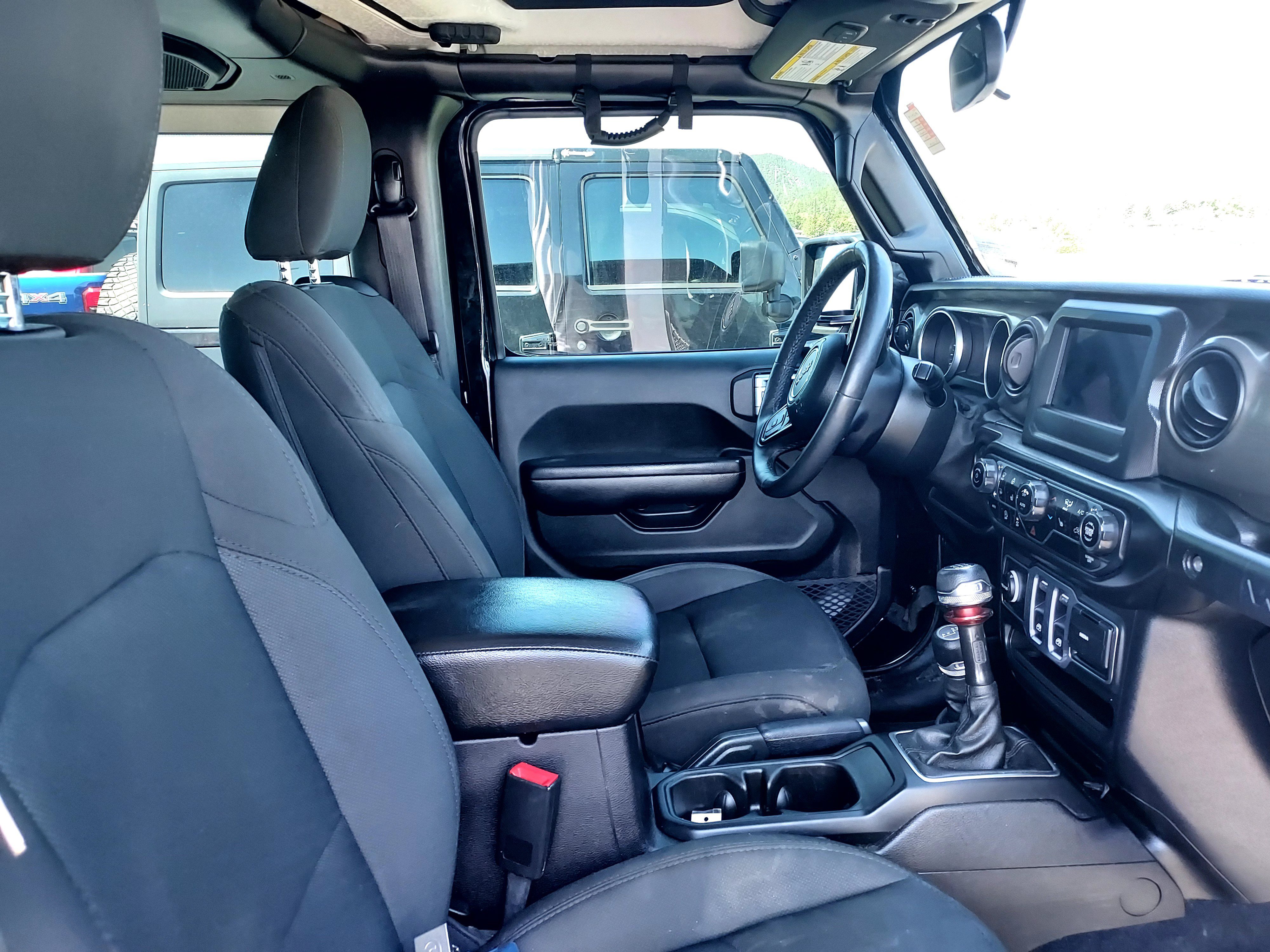 Used 2018 Black Clearcoat Jeep Sport S image 16
