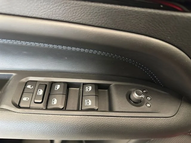 New 2026 Red Hot Pearlcoat Jeep Latitude image 21