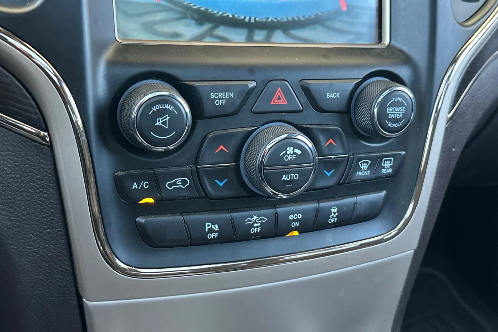 Used 2014 Bright White Clearcoat Jeep Summit image 21
