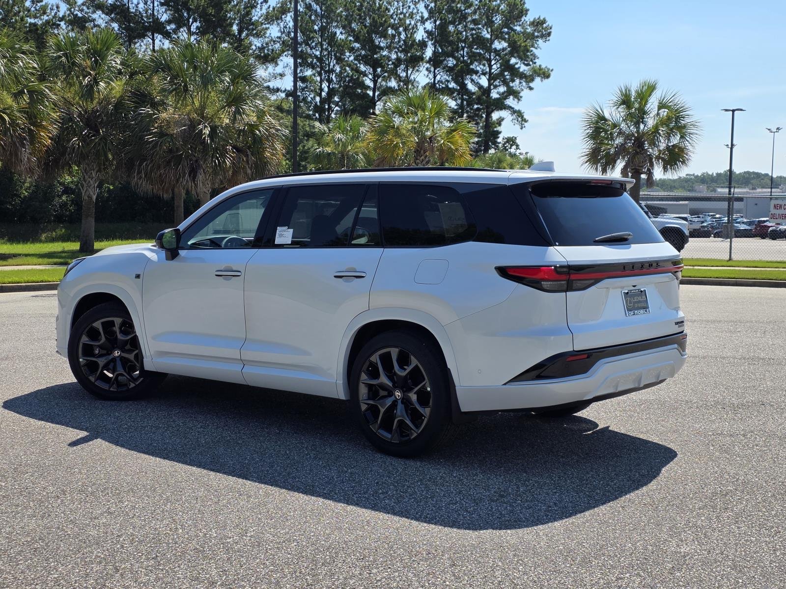 New 2026 Wind Chill Pearl Lexus TX 500h F SPORT PERFORMANCE PREMIUM AWD image 4