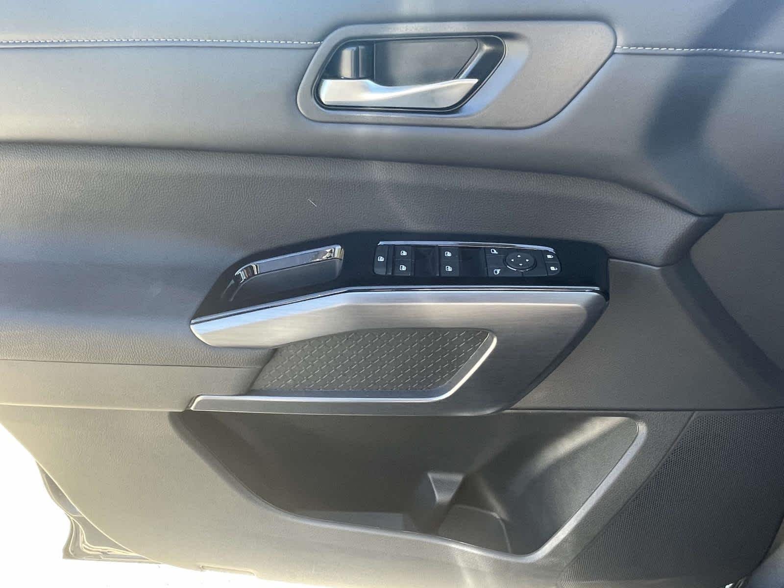 New 2026 Gun Metallic Nissan SL image 28