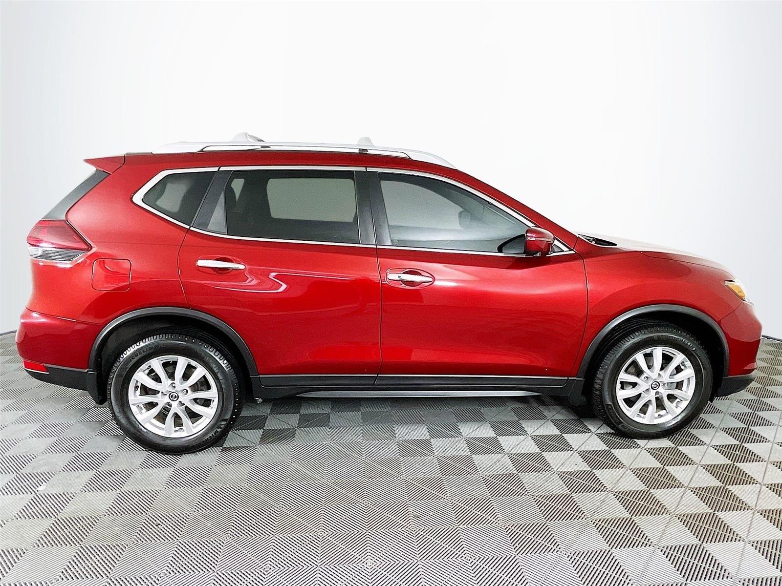 Used 2018 Scarlet Ember Nissan SV image 11