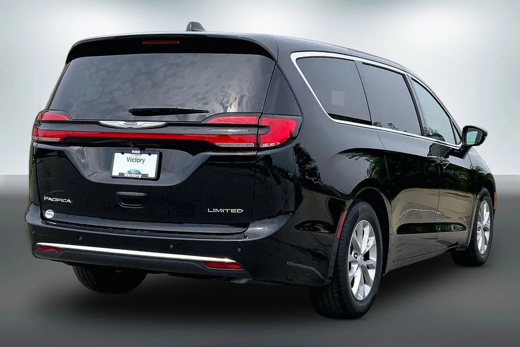 2026 Chrysler Pacifica Limited - Photo 12