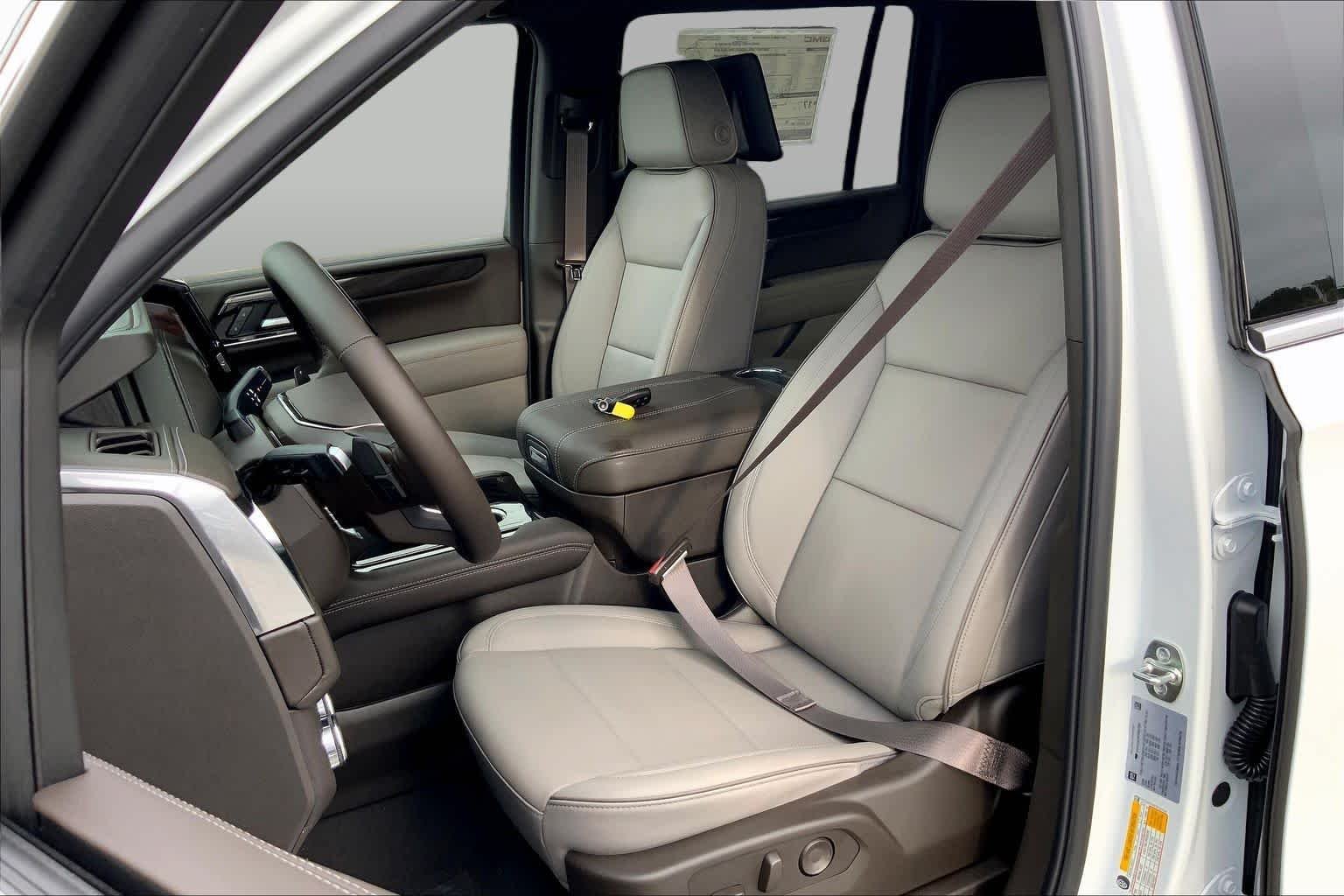 New 2026 Summit White GMC Elevation image 9