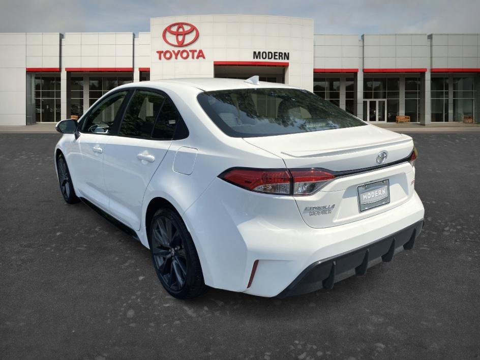 Used 2025 Ice Toyota SE image 7