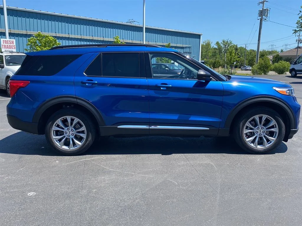 Used 2023 Atlas Blue Ford XLT image 12