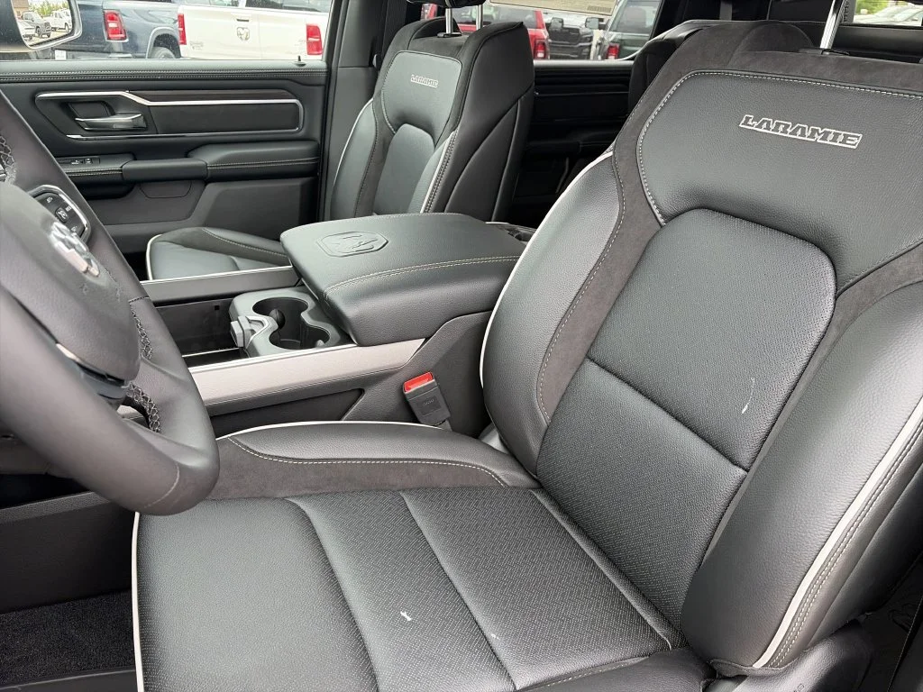 New 2026 Diamond Black Crystal Pearl-Coat Exterior Paint RAM Laramie image 11