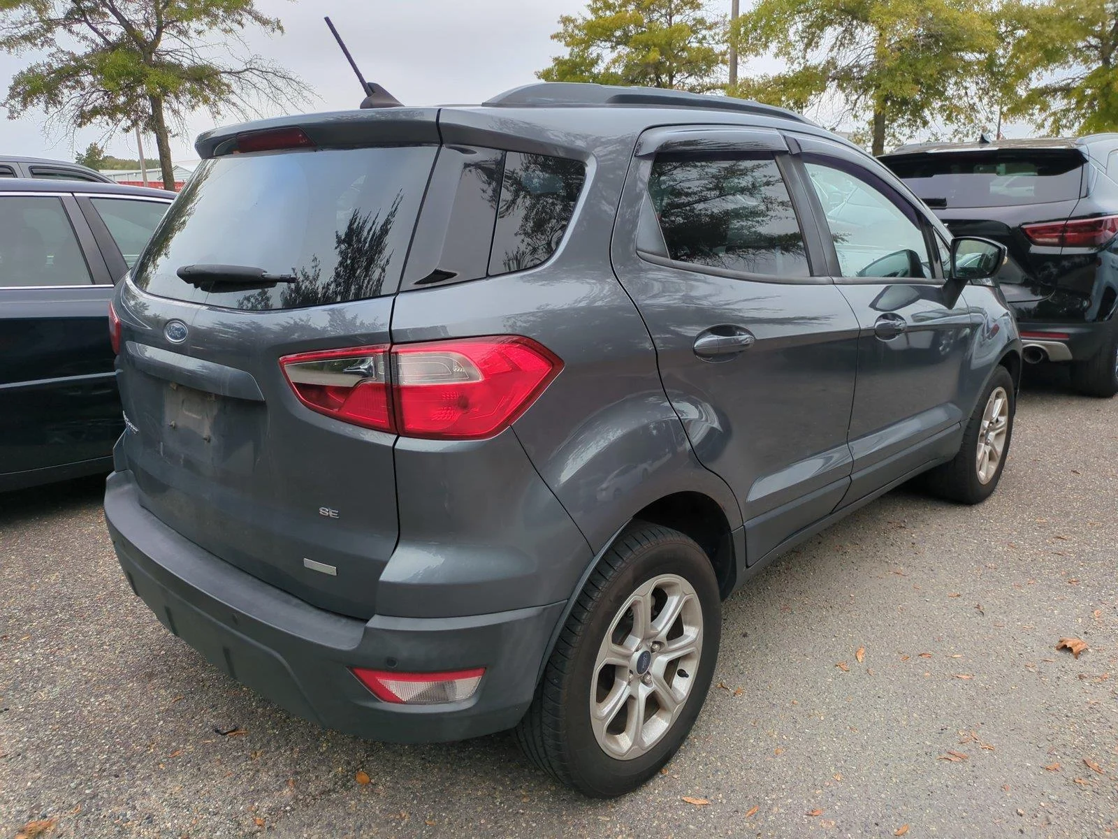 Used 2019 Smoke Metallic Ford SE image 4
