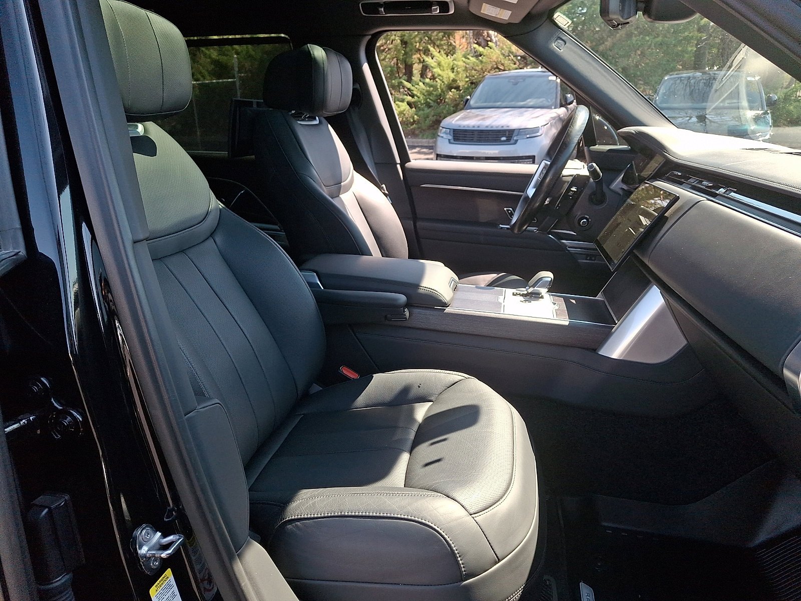 Certified Used 2025 Santorini Black Metallic   1Ag Land Rover Autobiography image 24