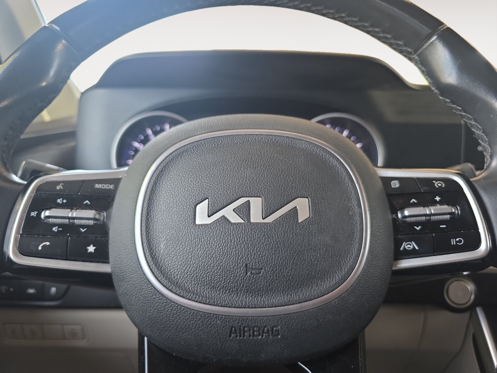 Used 2022 Aurora Black Kia LXS image 9