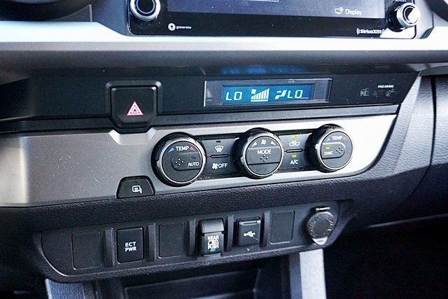 Used 2022 Silver Toyota SR5 image 28