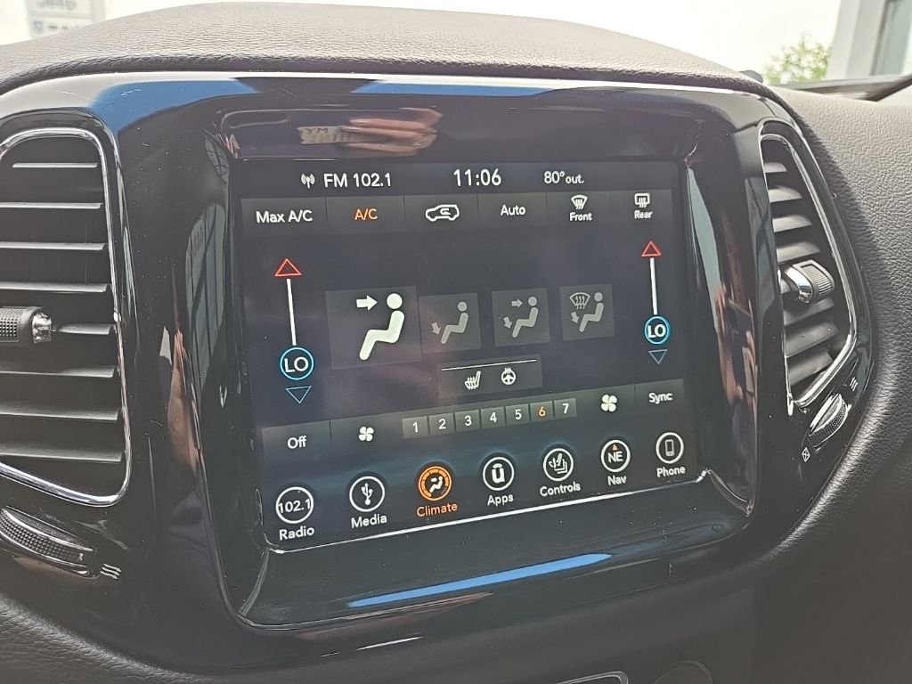 Used 2018 White Jeep Latitude image 48