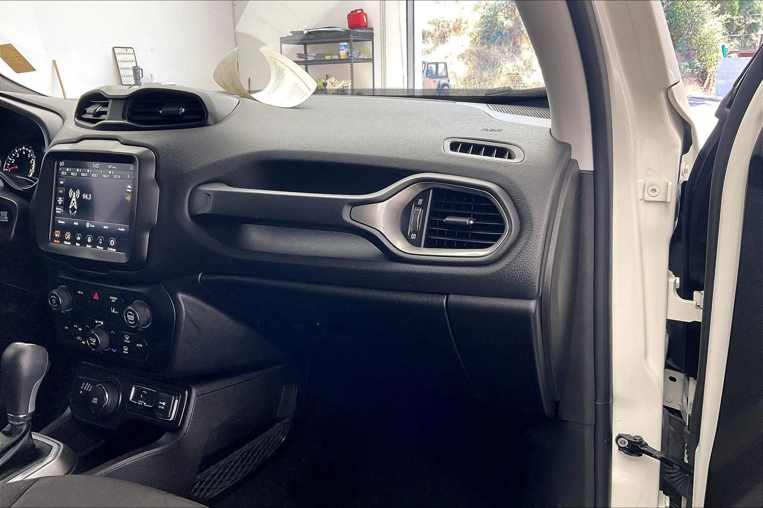 Used 2022 Alpine White Clearcoat Jeep Latitude image 14
