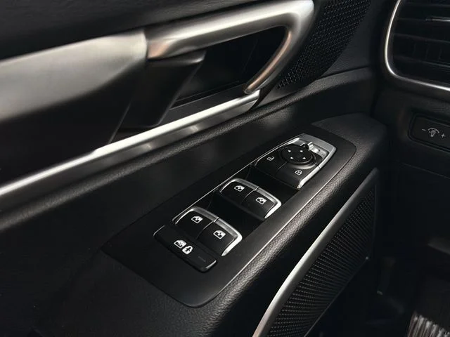 Used 2025 Black Kia S image 22