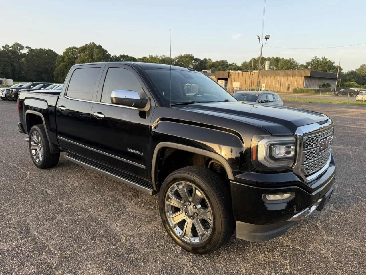 Used 2018 ONYX BLACK GMC Denali image 3