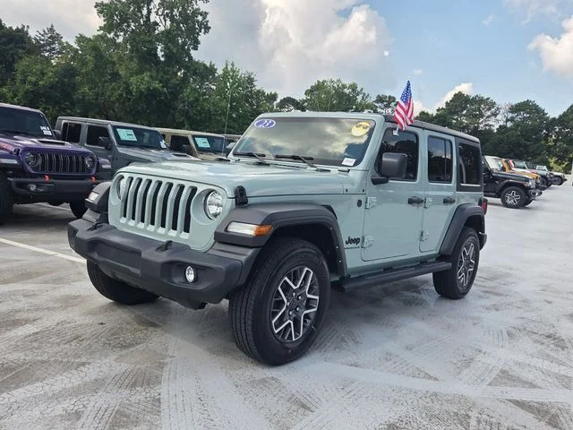 Used 2023  Jeep Sport image 3