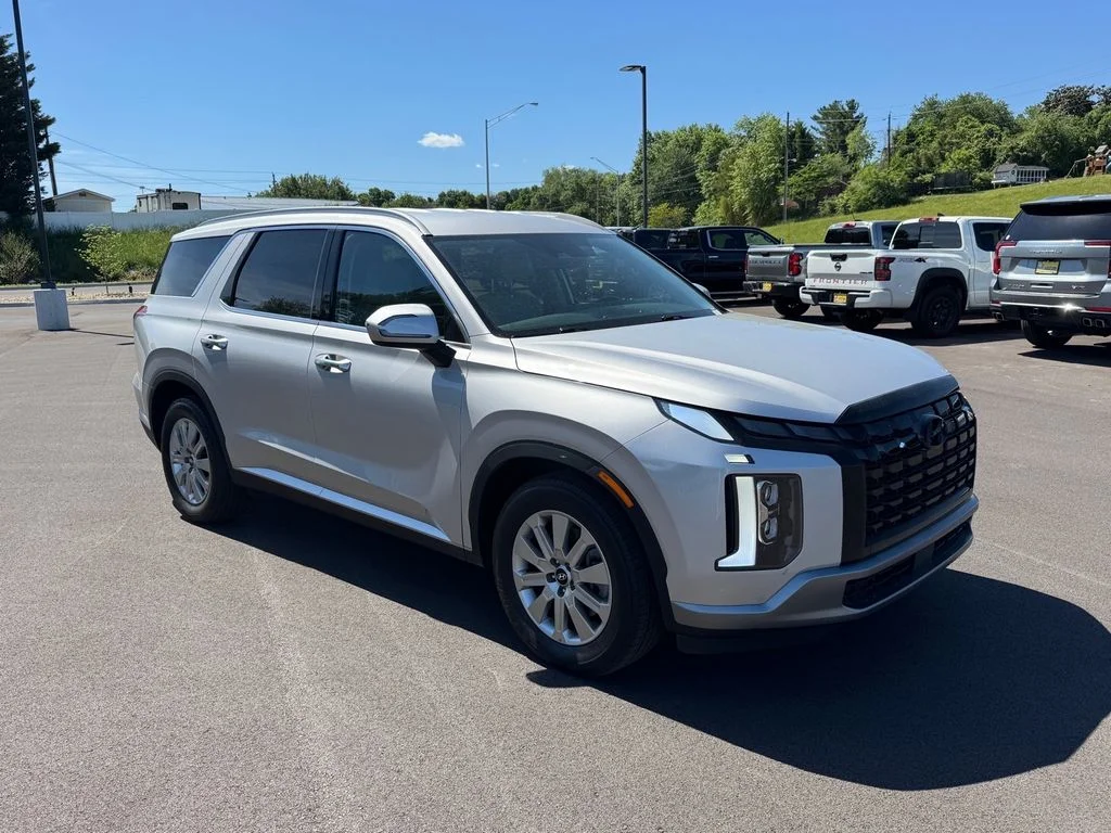 Used 2025 Silver Hyundai SEL image 2