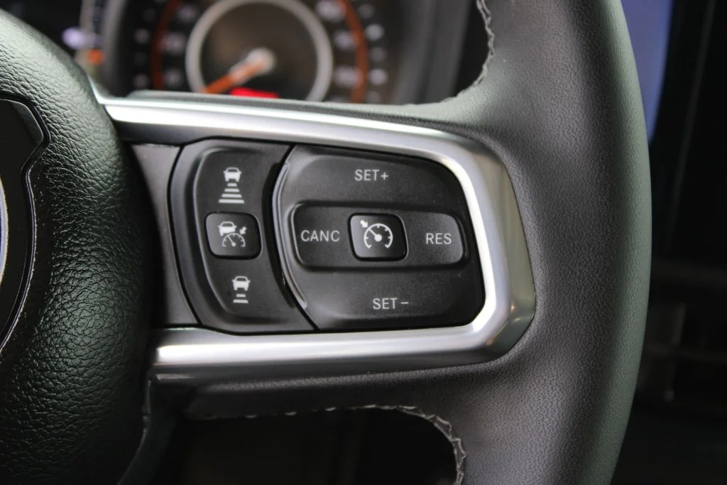 Used 2026  Jeep Sahara image 23