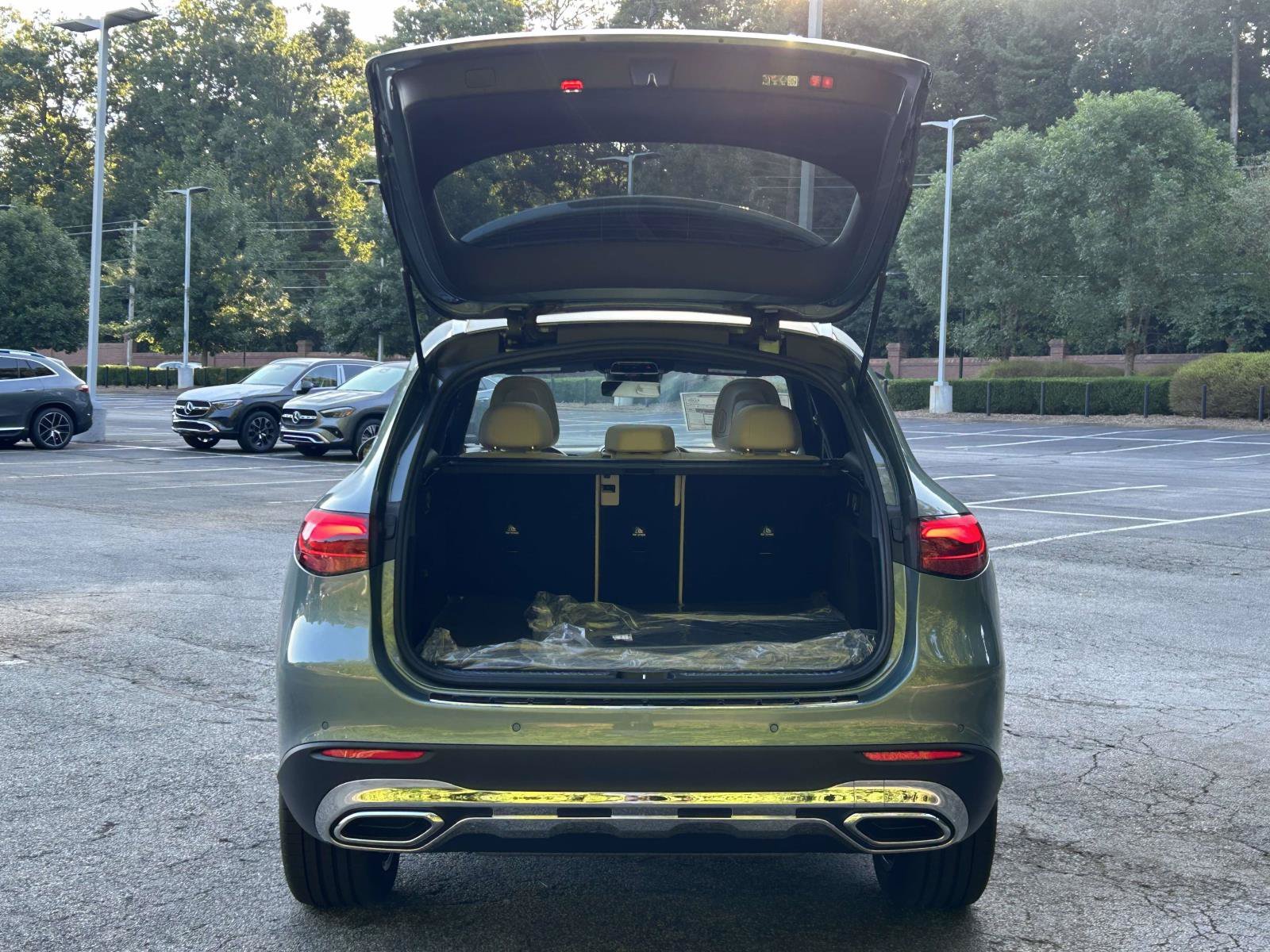 New 2027 Verde Silver Metallic Mercedes-Benz GLC 300 SUV image 8