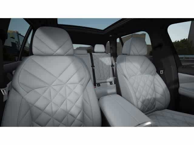 Used 2026 Manhattan Green Metallic BMW xDrive50e image 11