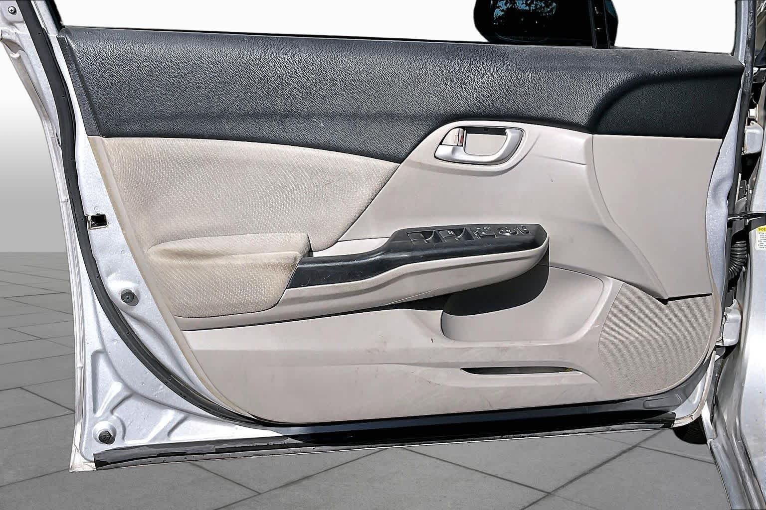 Used 2013 Alabaster Silver Metallic Honda LX image 18