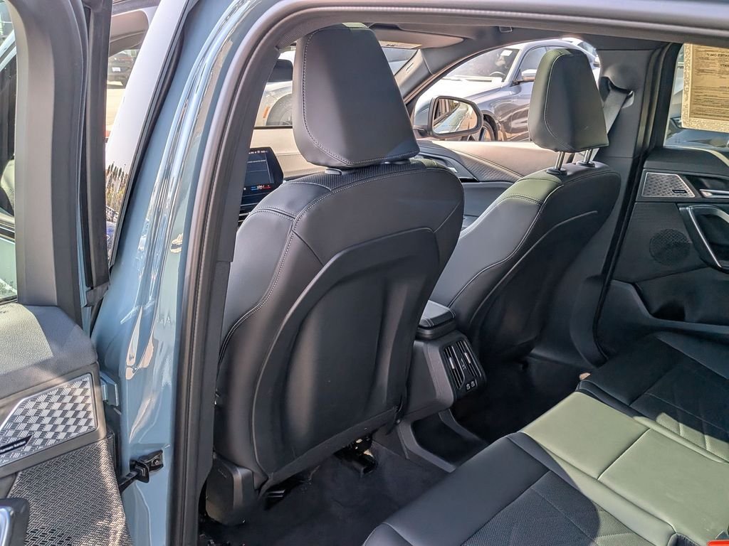 Used 2025 Green BMW xDrive28i image 12