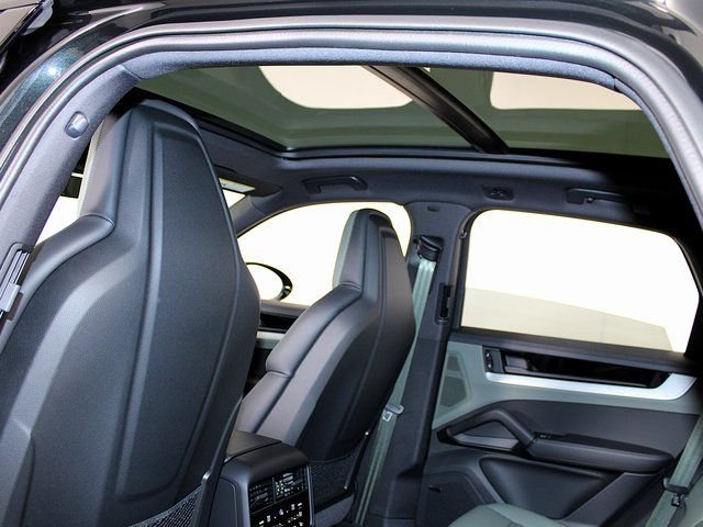 2025 Porsche Cayenne S - Photo 21