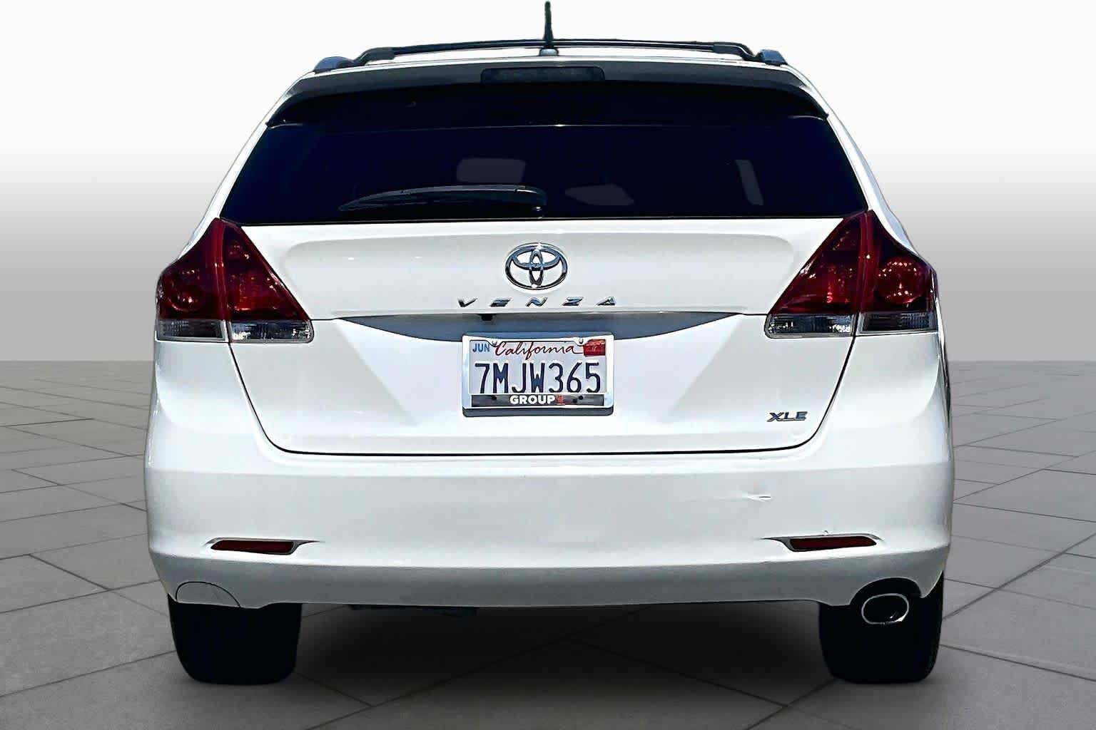 Used 2015 Blizzard Pearl Toyota XLE image 4