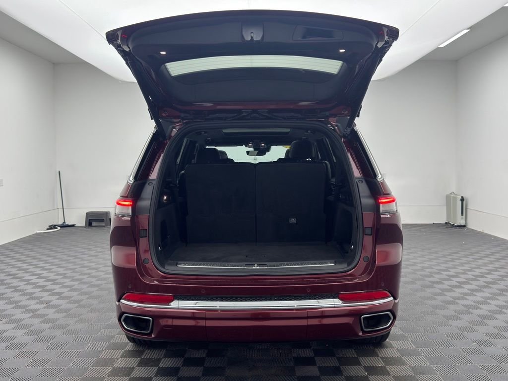 Used 2022 Velvet Red Pearlcoat Jeep Overland image 11
